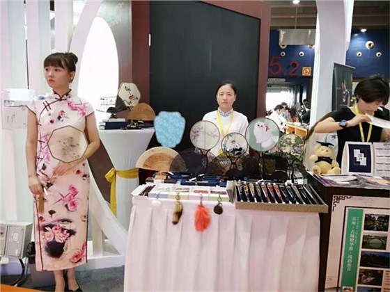盛風蘇扇在國際展覽會上展覽