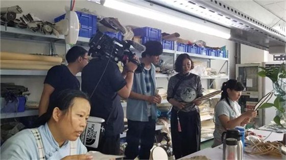 田邊誠一參觀盛風(fēng)蘇扇