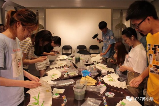 大家學(xué)習(xí)制作蘇扇