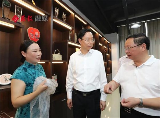 藍紹敏參觀蔡霞明織繡品有限公司