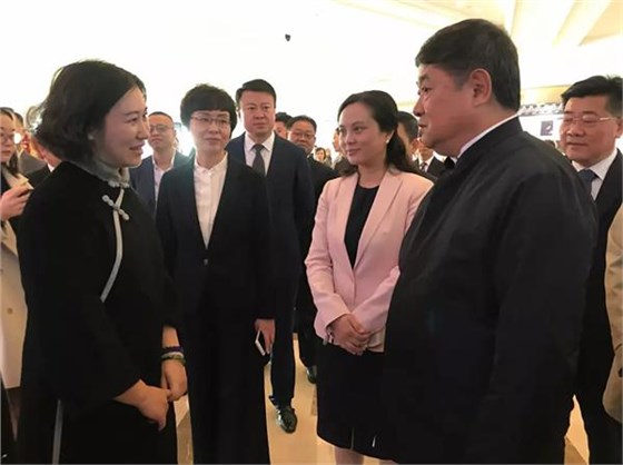 盛春老師進行了親切的交流
