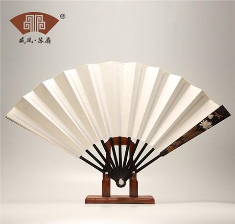 紫光檀鑲嵌折扇荷花圖
