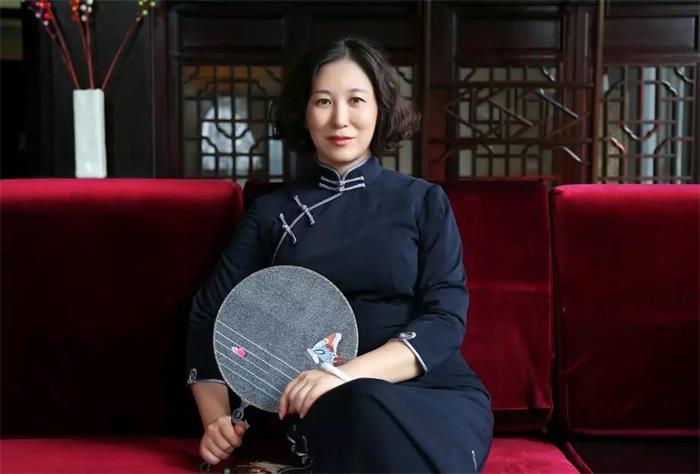 清風盛世，遇見非遺。她用一把蘇扇，連接古今