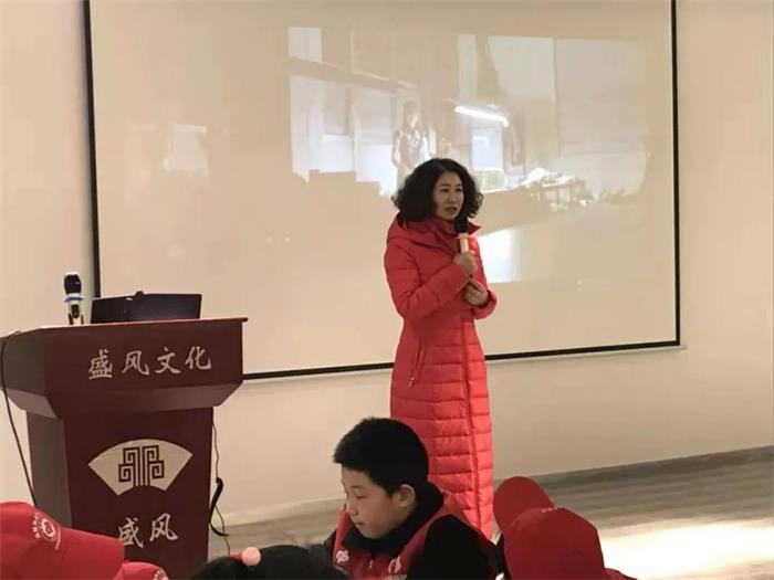 盛風蘇扇創始人盛傳老師講解相關知識
