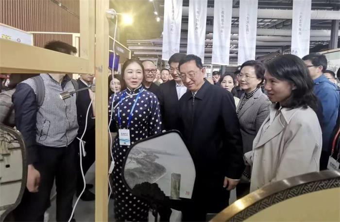 國家文化和旅游部部長雒樹剛，江蘇省委常委、宣傳部長王燕文，蘇州市委常委、宣傳部長金潔等參觀