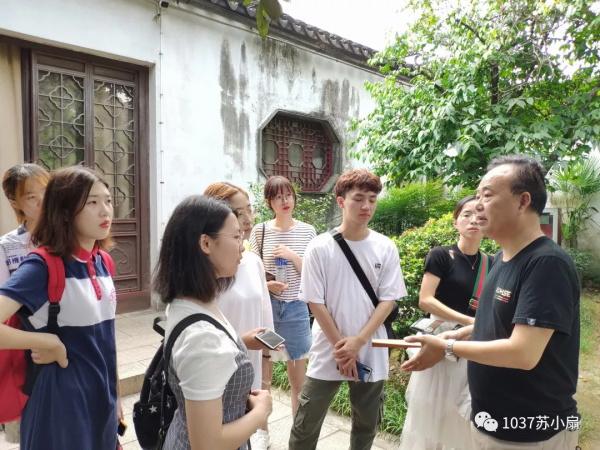 邢老師講解博物館歷史與價值