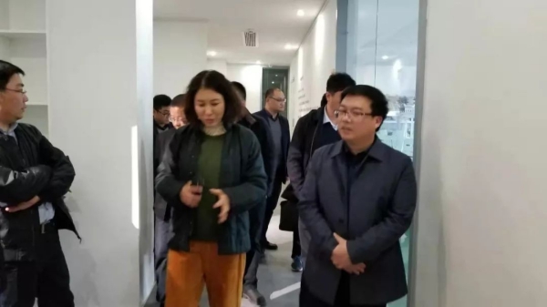 陸品能部長參觀盛風蘇扇藝術館