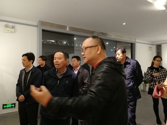 蘇州市吳中區人大常委會副主任唐龍生一行蒞臨蘇州凌云扇廠?盛風蘇扇藝術館調研指導