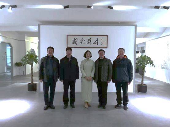 國制扇工藝大師、盛風蘇扇藝術館主理人、江蘇省鄉土人才“三帶”能手盛春全程陪同調研