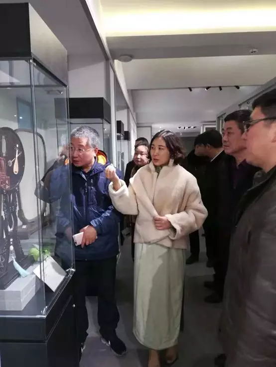 國制扇工藝大師、盛風蘇扇藝術館主理人、江蘇省鄉土人才“三帶”能手盛春全程陪同調研