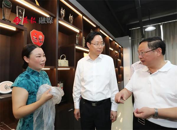 藍紹敏參觀蔡霞明織繡品有限公司