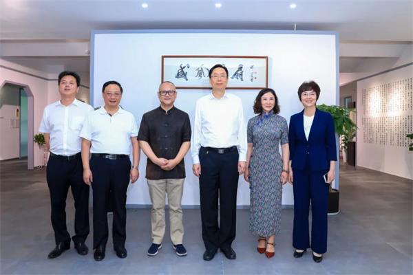 江蘇省委常委、蘇州市委書記藍(lán)紹敏一行調(diào)研蘇州盛風(fēng)文化創(chuàng)意發(fā)展有限公司